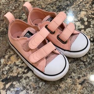 New girls pink converse size 6